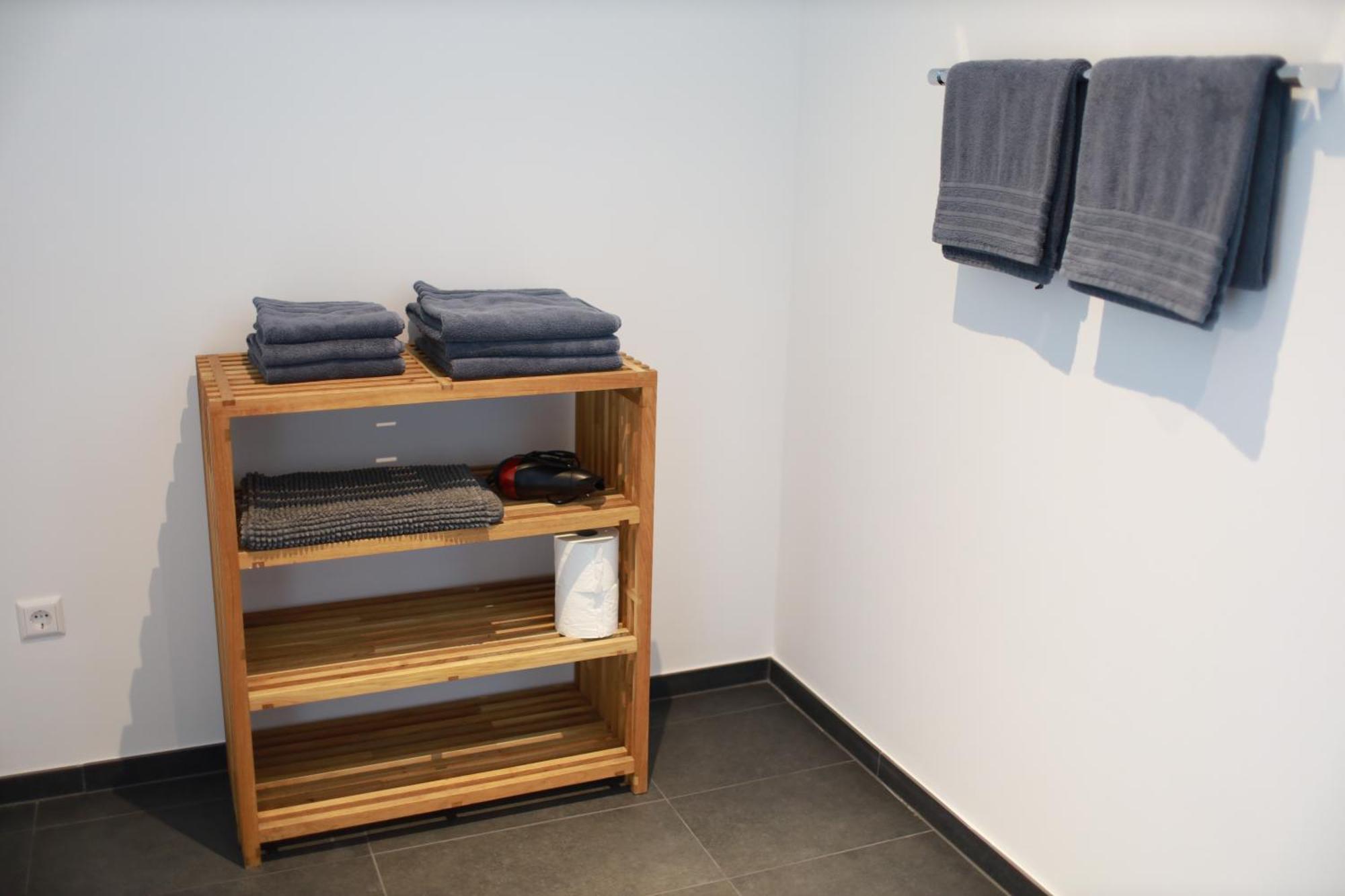 Erftstadt Apartments: Spacious 3-Room New York-Style Living Near Cologne Exterior photo