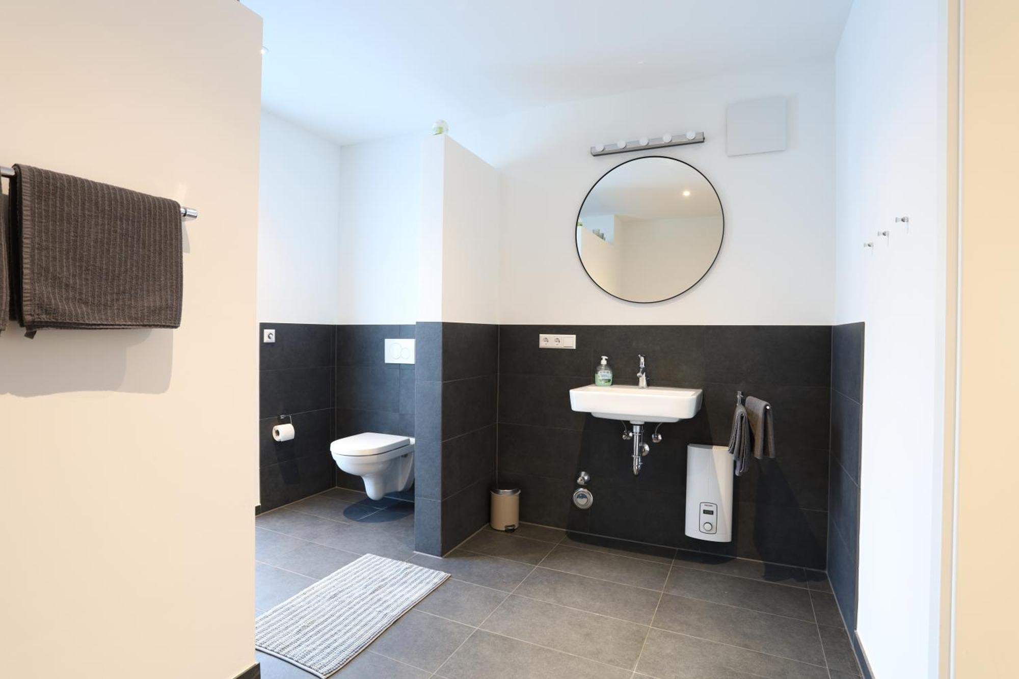 Erftstadt Apartments: Spacious 3-Room New York-Style Living Near Cologne Exterior photo